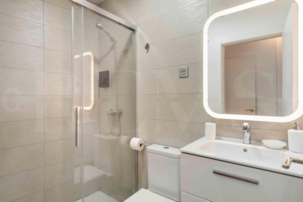 Fresh & Stylish Apartment With Parking By Rems Malaga Ngoại thất bức ảnh