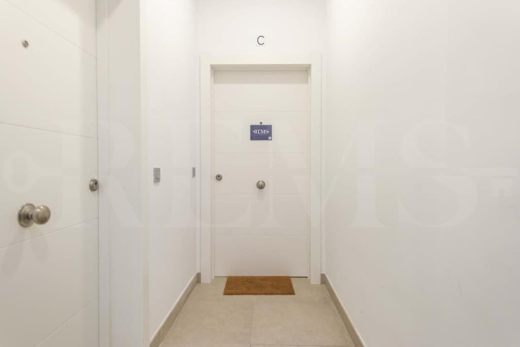 Fresh & Stylish Apartment With Parking By Rems Malaga Ngoại thất bức ảnh