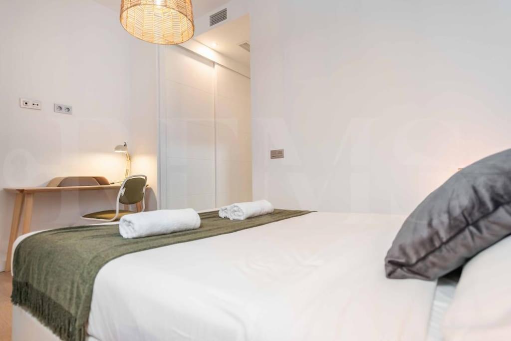 Fresh & Stylish Apartment With Parking By Rems Malaga Ngoại thất bức ảnh