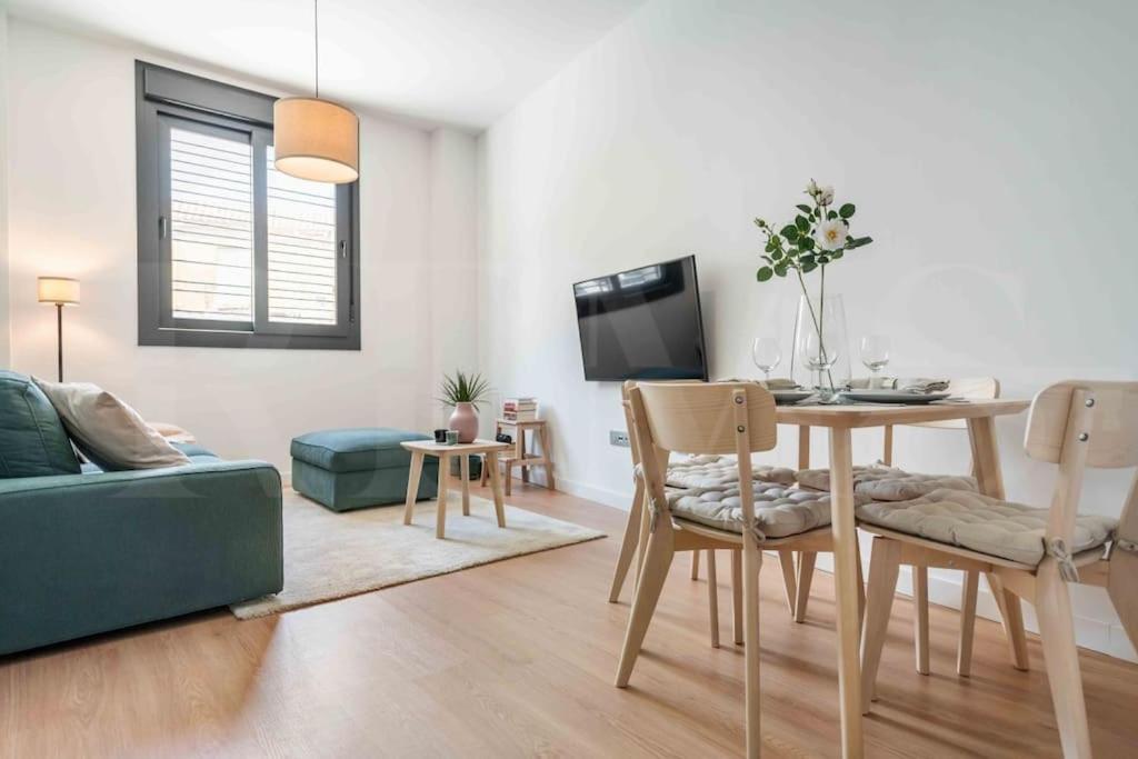 Fresh & Stylish Apartment With Parking By Rems Malaga Ngoại thất bức ảnh