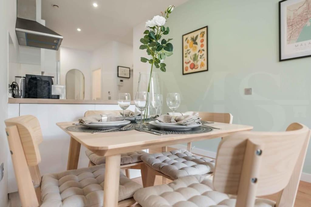 Fresh & Stylish Apartment With Parking By Rems Malaga Ngoại thất bức ảnh
