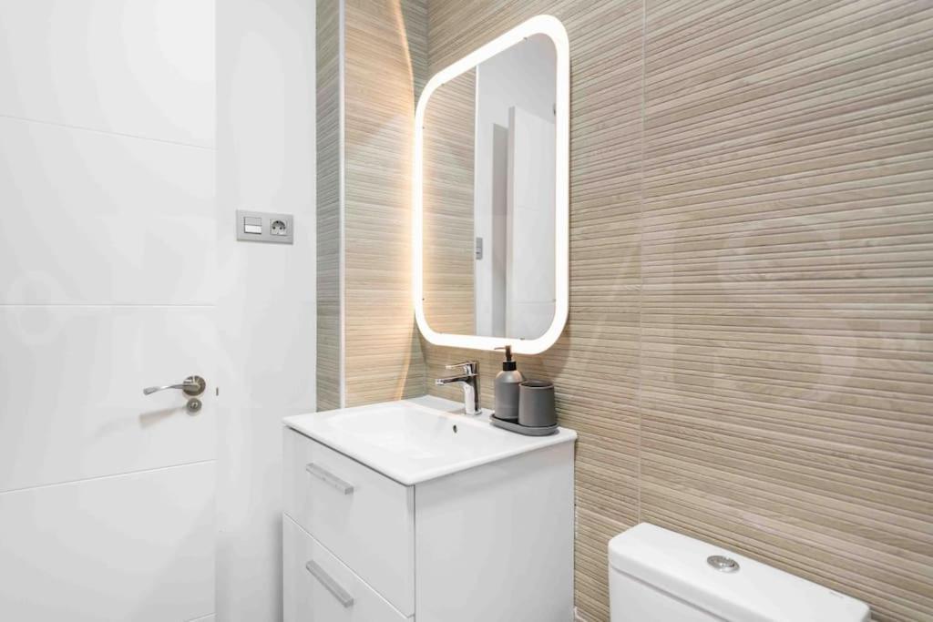 Fresh & Stylish Apartment With Parking By Rems Malaga Ngoại thất bức ảnh