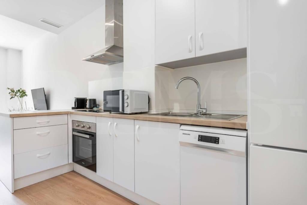 Fresh & Stylish Apartment With Parking By Rems Malaga Ngoại thất bức ảnh