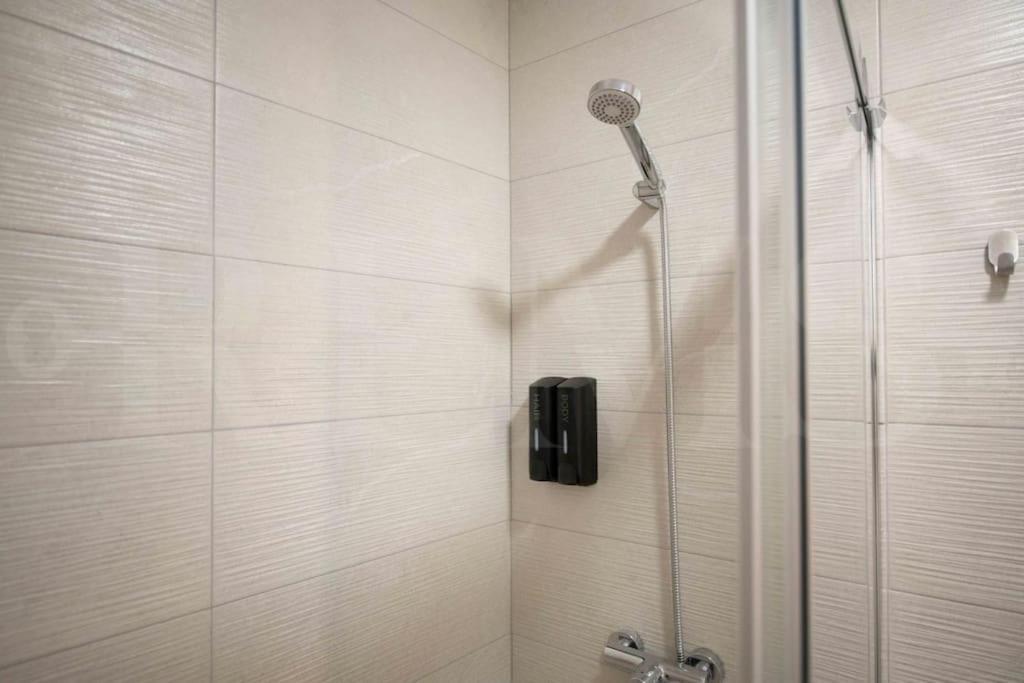 Fresh & Stylish Apartment With Parking By Rems Malaga Ngoại thất bức ảnh