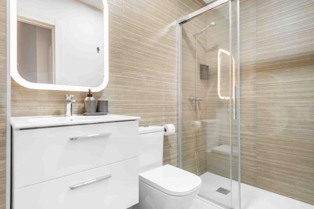 Fresh & Stylish Apartment With Parking By Rems Malaga Ngoại thất bức ảnh
